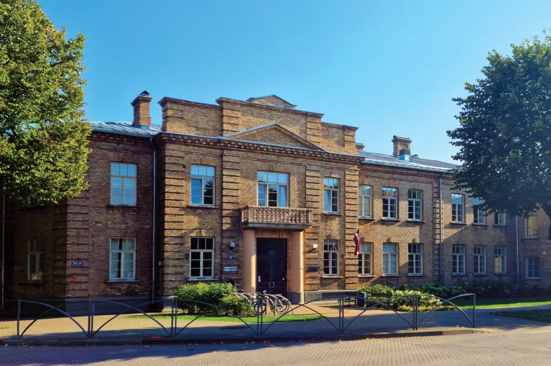 Pēc iesnieguma saņemšanas no darba atbrīvo Ventspils Centra sākumskolas direktori
