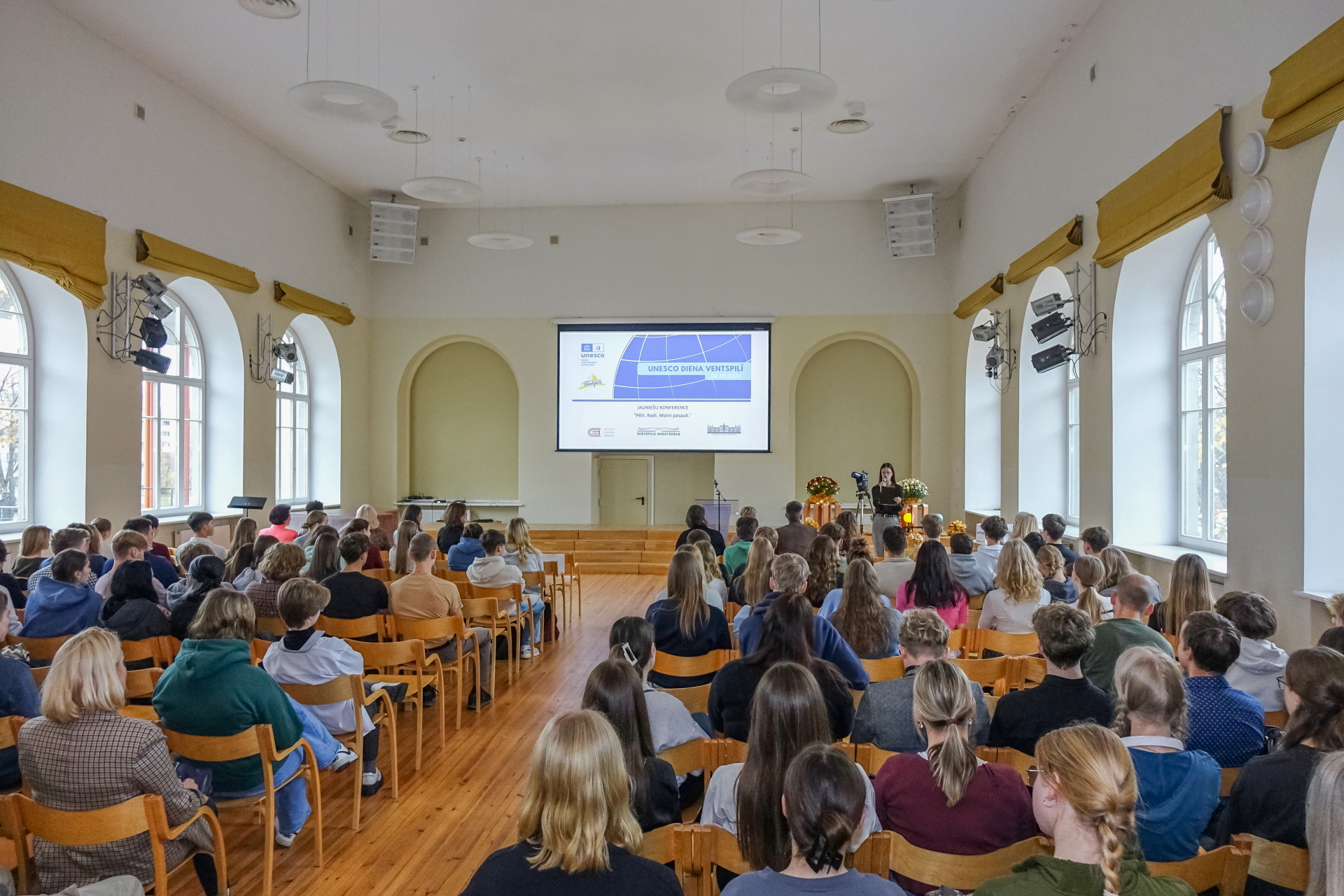 Jaunieši tikās  konferencē “Pēti. Radi. Maini pasauli.”